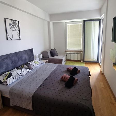 Modern & Trendy Apartment 斯科普里 外观 照片