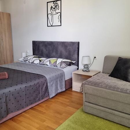 Modern & Trendy Apartment 斯科普里 外观 照片